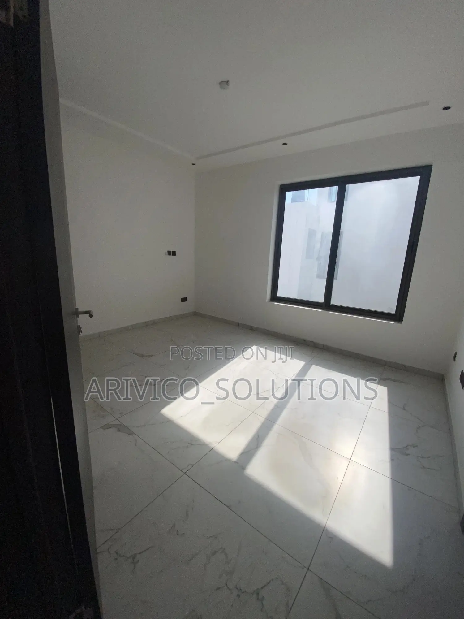 5bdrm House in Roman Ridge, Accra Metropolitan for sale