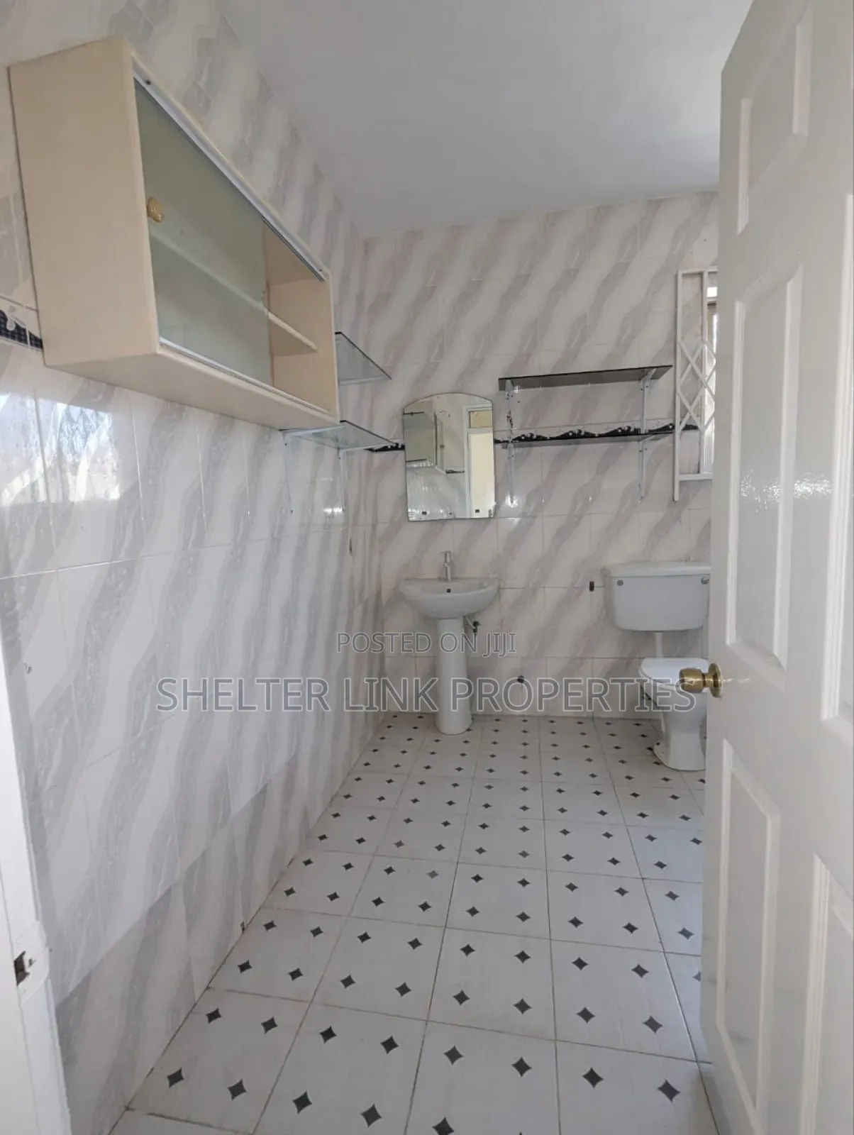 4bdrm Apartment in Roundabout for rent