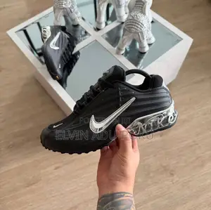 Nike Air Max Plus Sneaker in Different Colours , Swipe >