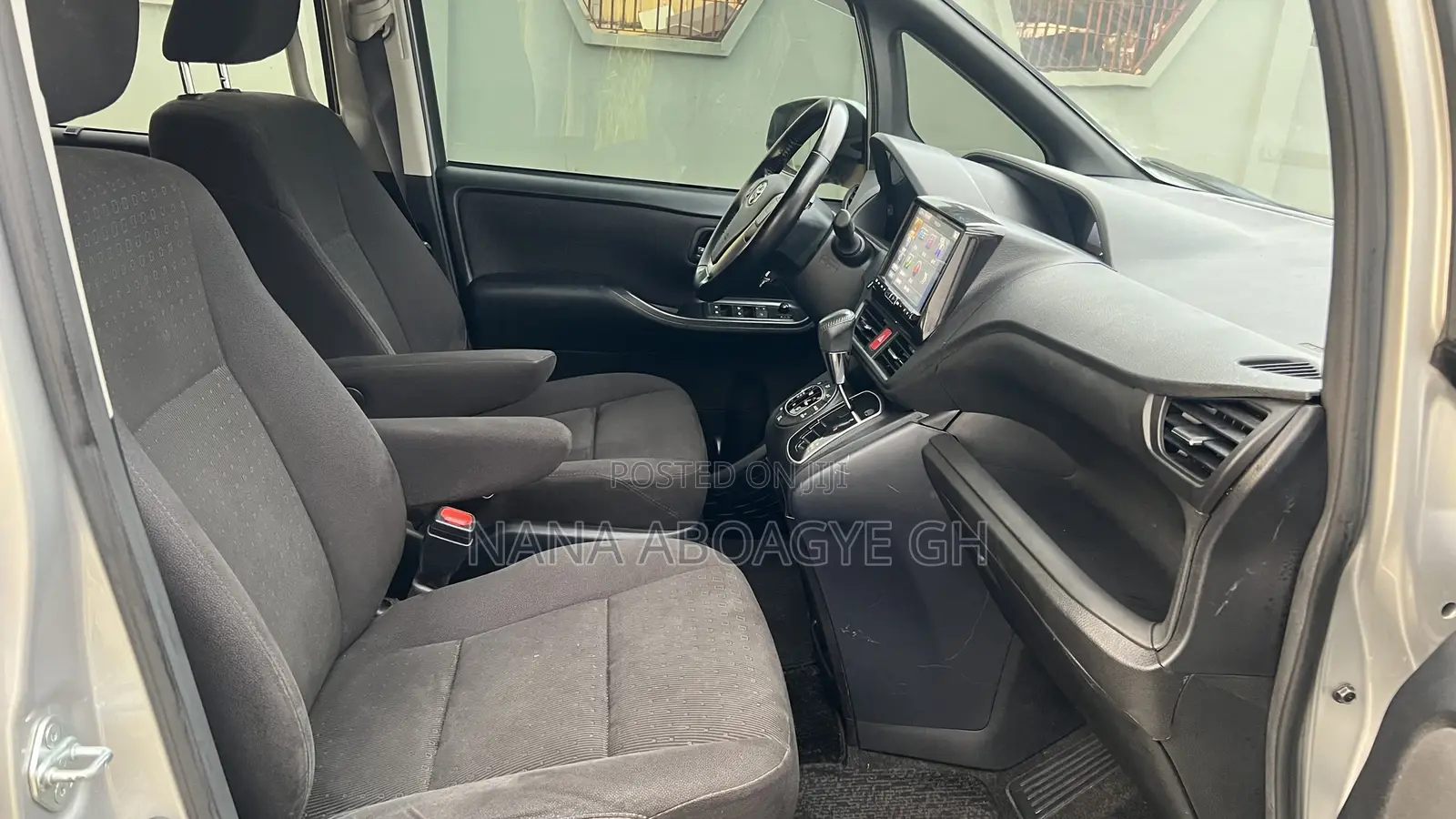 Toyota Voxy 2016 Silver