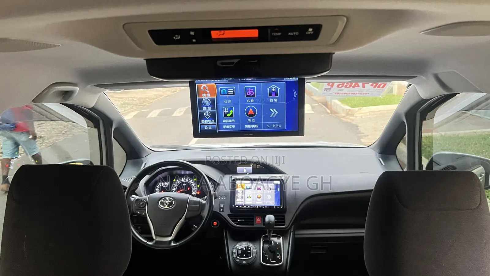 Toyota Voxy 2016 Silver