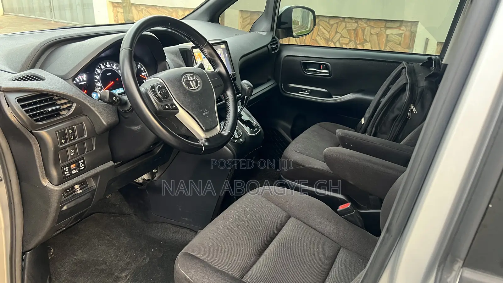 Toyota Voxy 2016 Silver