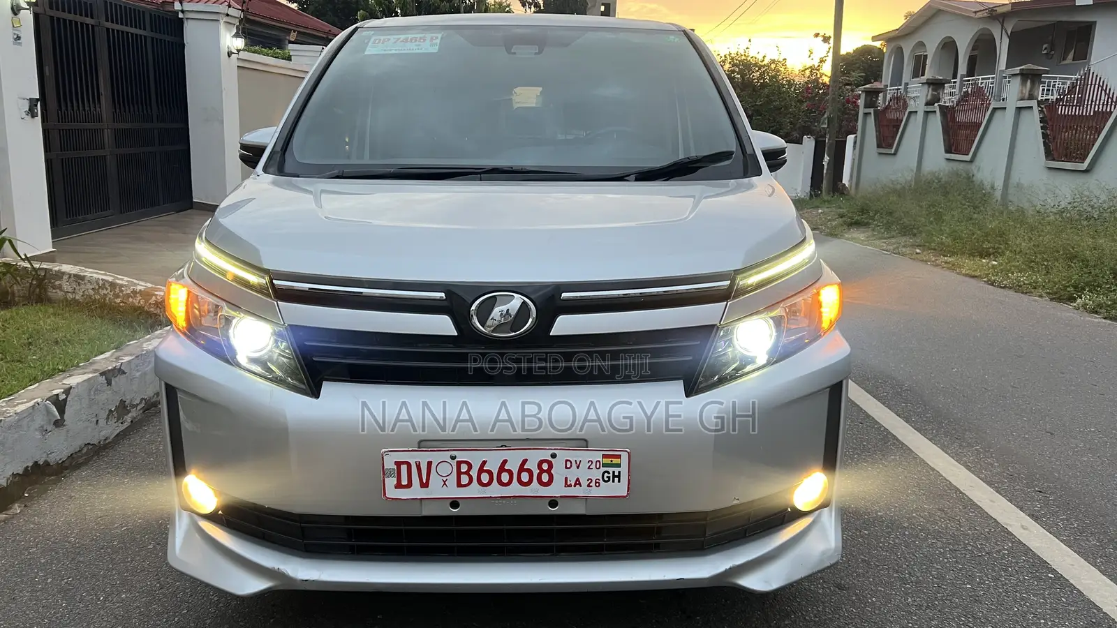 Toyota Voxy 2016 Silver