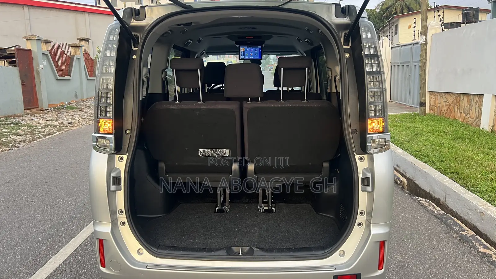 Toyota Voxy 2016 Silver