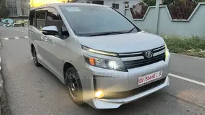 Toyota Voxy 2016 Silver