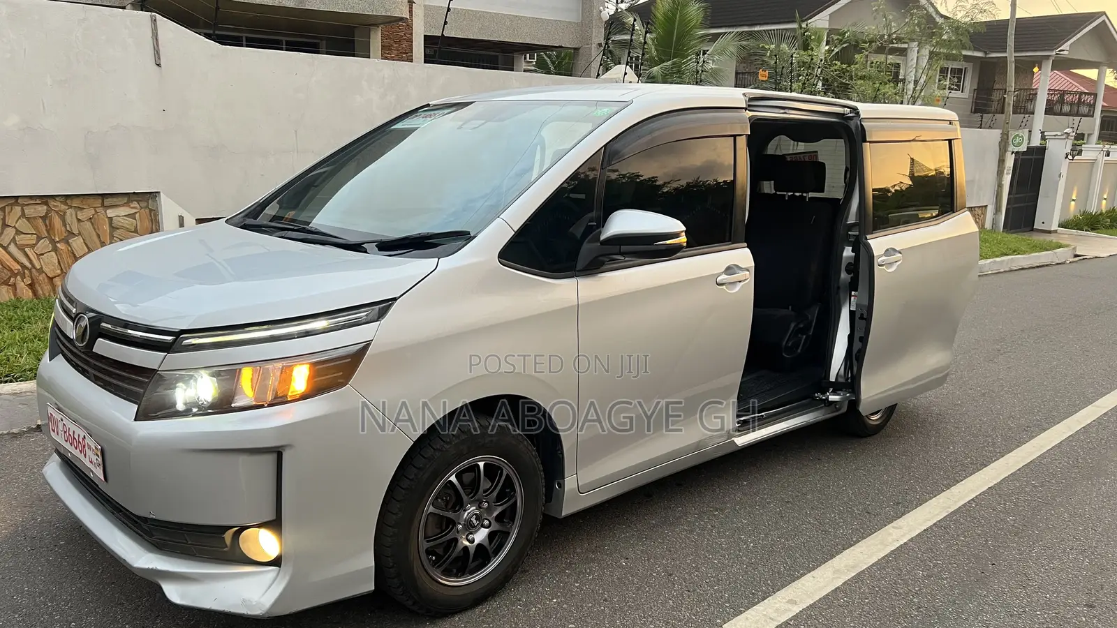Toyota Voxy 2016 Silver
