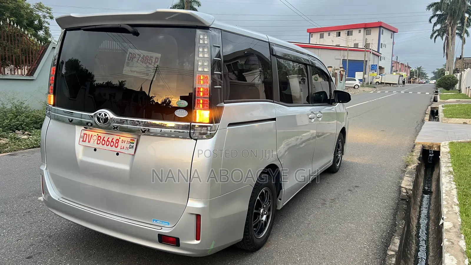 Toyota Voxy 2016 Silver