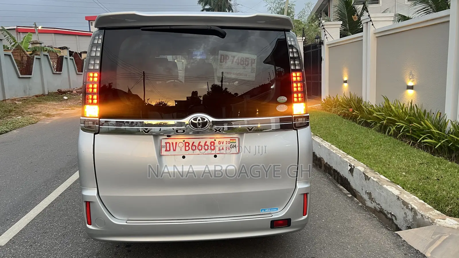 Toyota Voxy 2016 Silver