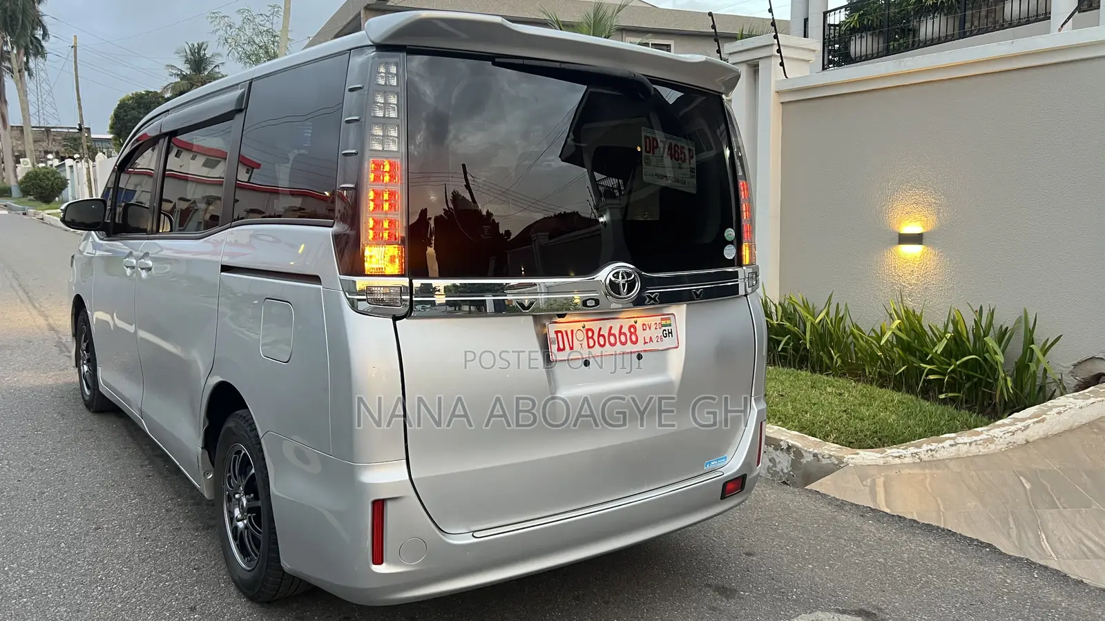 Toyota Voxy 2016 Silver