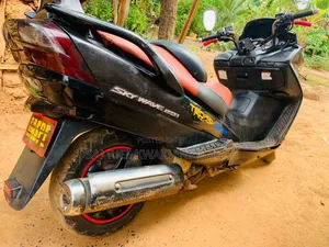 Suzuki GSR 2020 Black