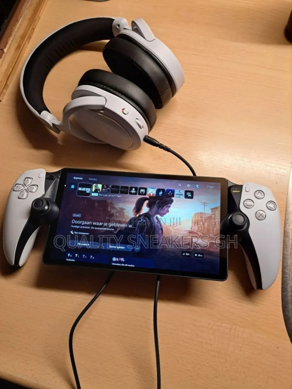 Video Game Hand Console