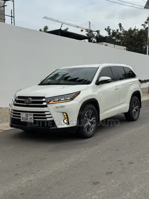 Toyota Highlander LE 4x2 (2.7L 4cyl 6A) 2018 White