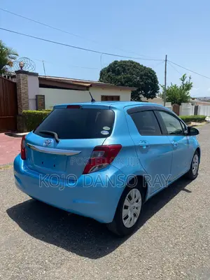 Toyota Vitz 1.3 FWD 5dr 2015 Blue