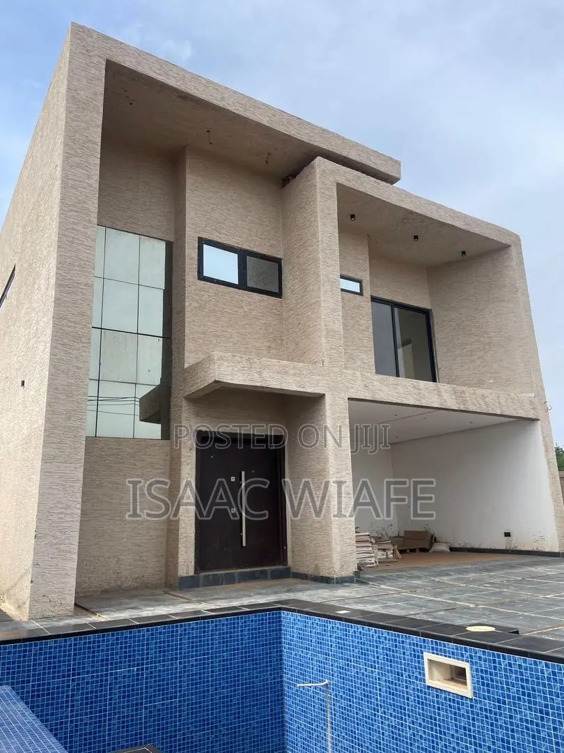 5bdrm House in Lake Side Estate for sale