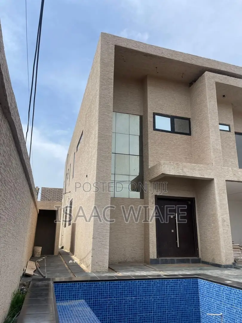 5bdrm House in Lake Side Estate for sale