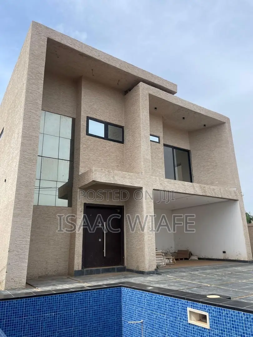 5bdrm House in Lake Side Estate for sale