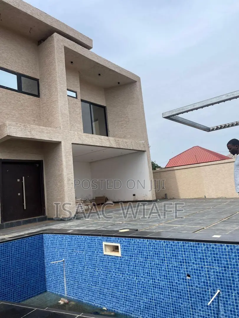 5bdrm House in Lake Side Estate for sale