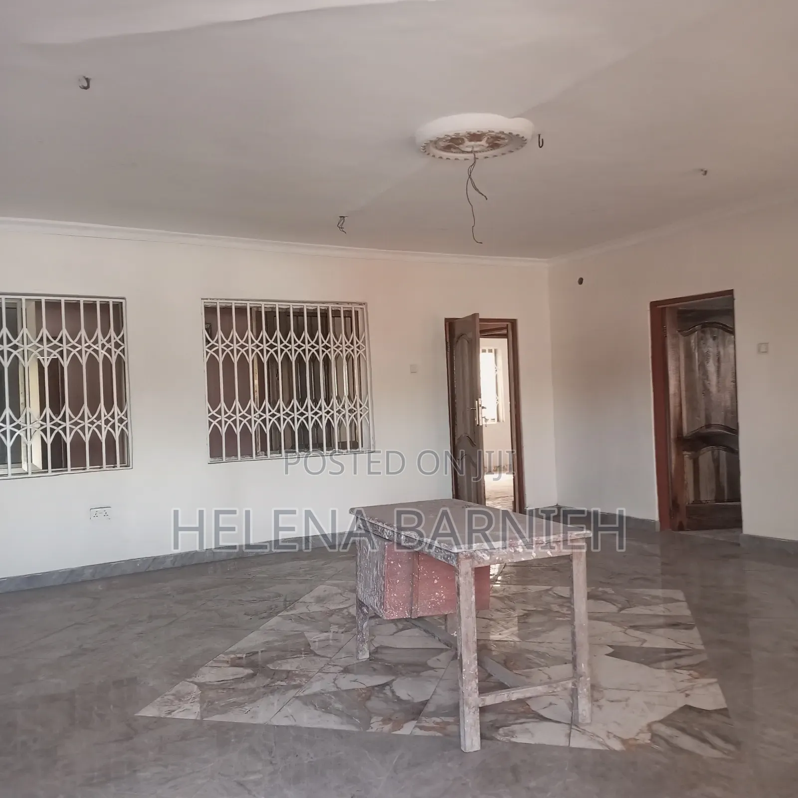 3bdrm Apartment in Helena Estate Agency, The Mall for rent