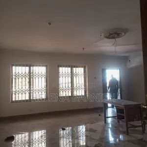3bdrm Apartment in Helena Estate Agency, The Mall for rent