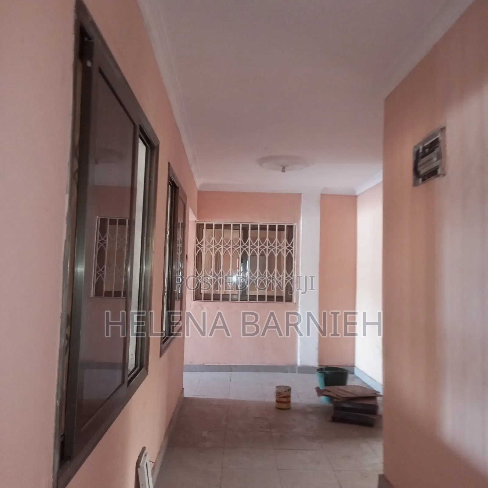 3bdrm Apartment in Helena Estate Agency, The Mall for rent