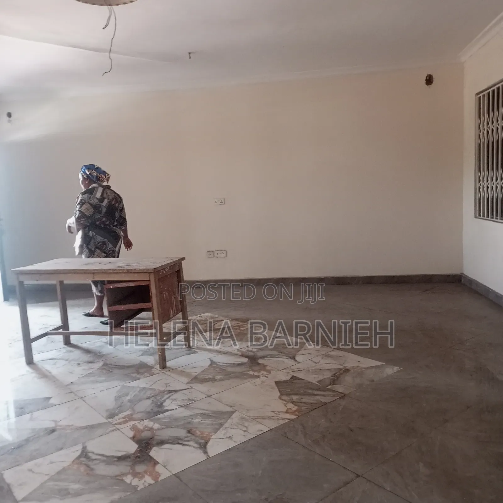 3bdrm Apartment in Helena Estate Agency, The Mall for rent