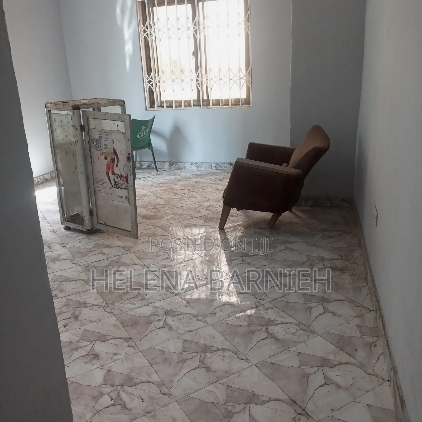 3bdrm Apartment in Helena Estate Agency, The Mall for rent