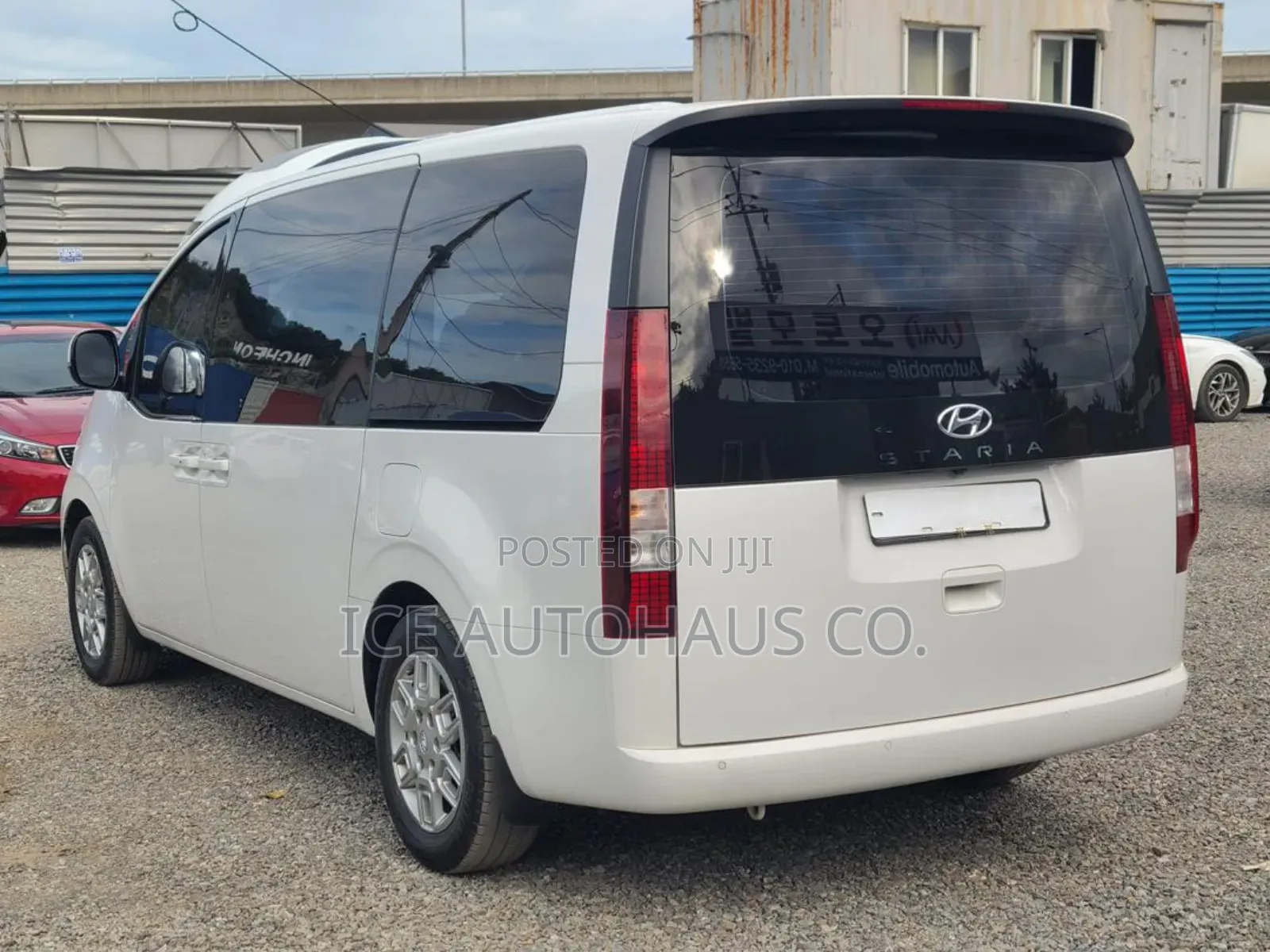 Hyundai Staria 2023 White