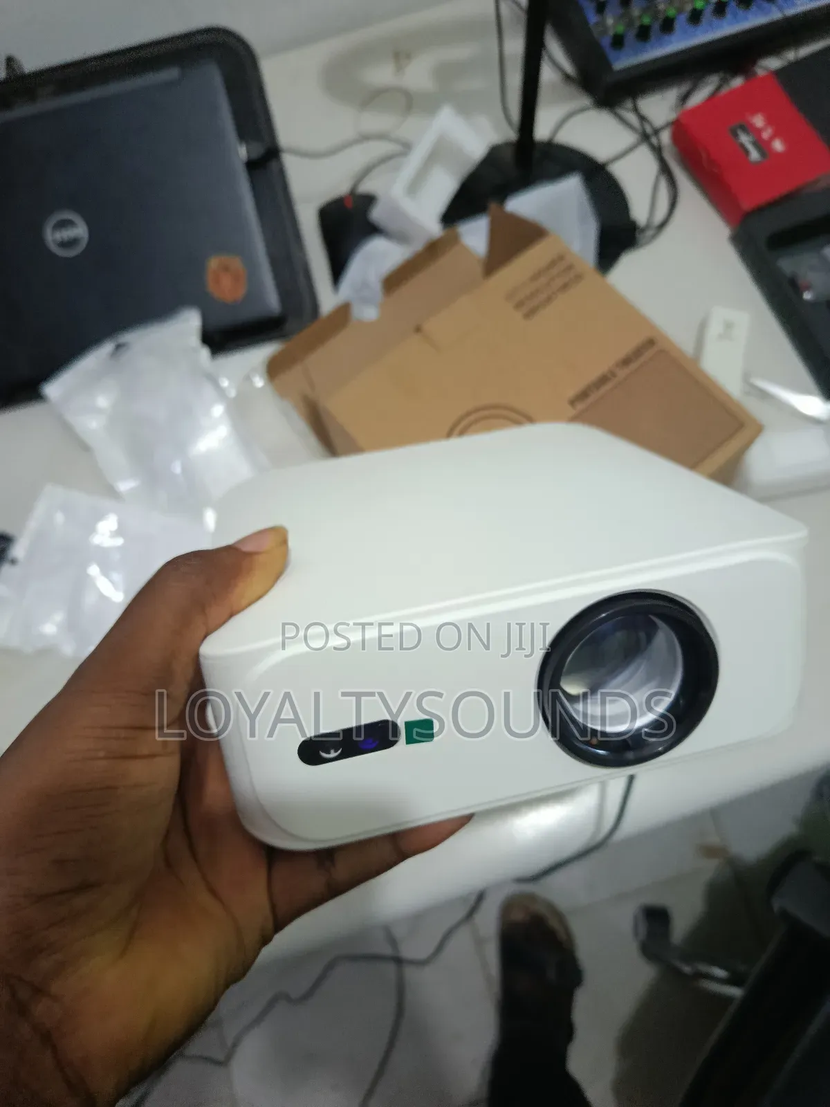 Portable High Resolution Projector