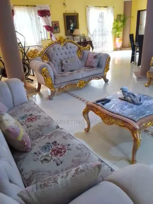 10bdrm House in In Between Kwabenya, Ga East Municipal for sale