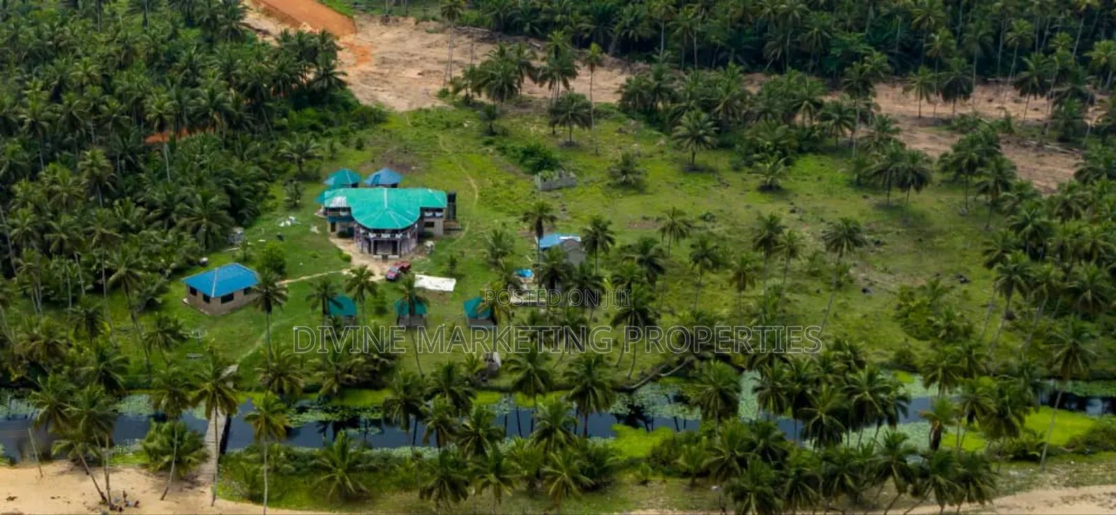 10bdrm House in In Between Kwabenya, Ga East Municipal for sale