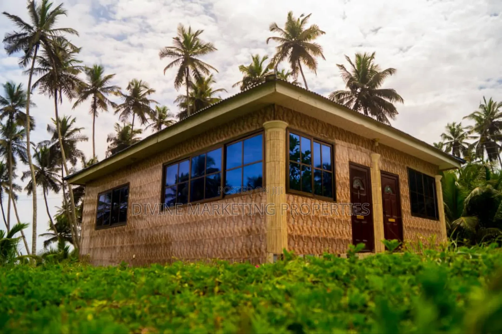 10bdrm House in In Between Kwabenya, Ga East Municipal for sale