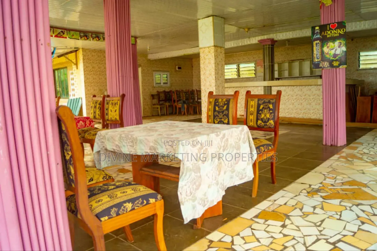 10bdrm House in In Between Kwabenya, Ga East Municipal for sale