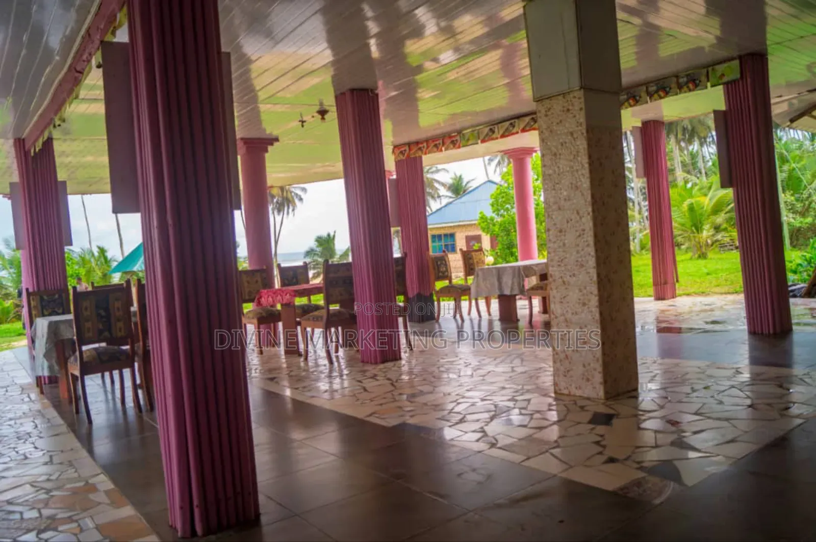 10bdrm House in In Between Kwabenya, Ga East Municipal for sale