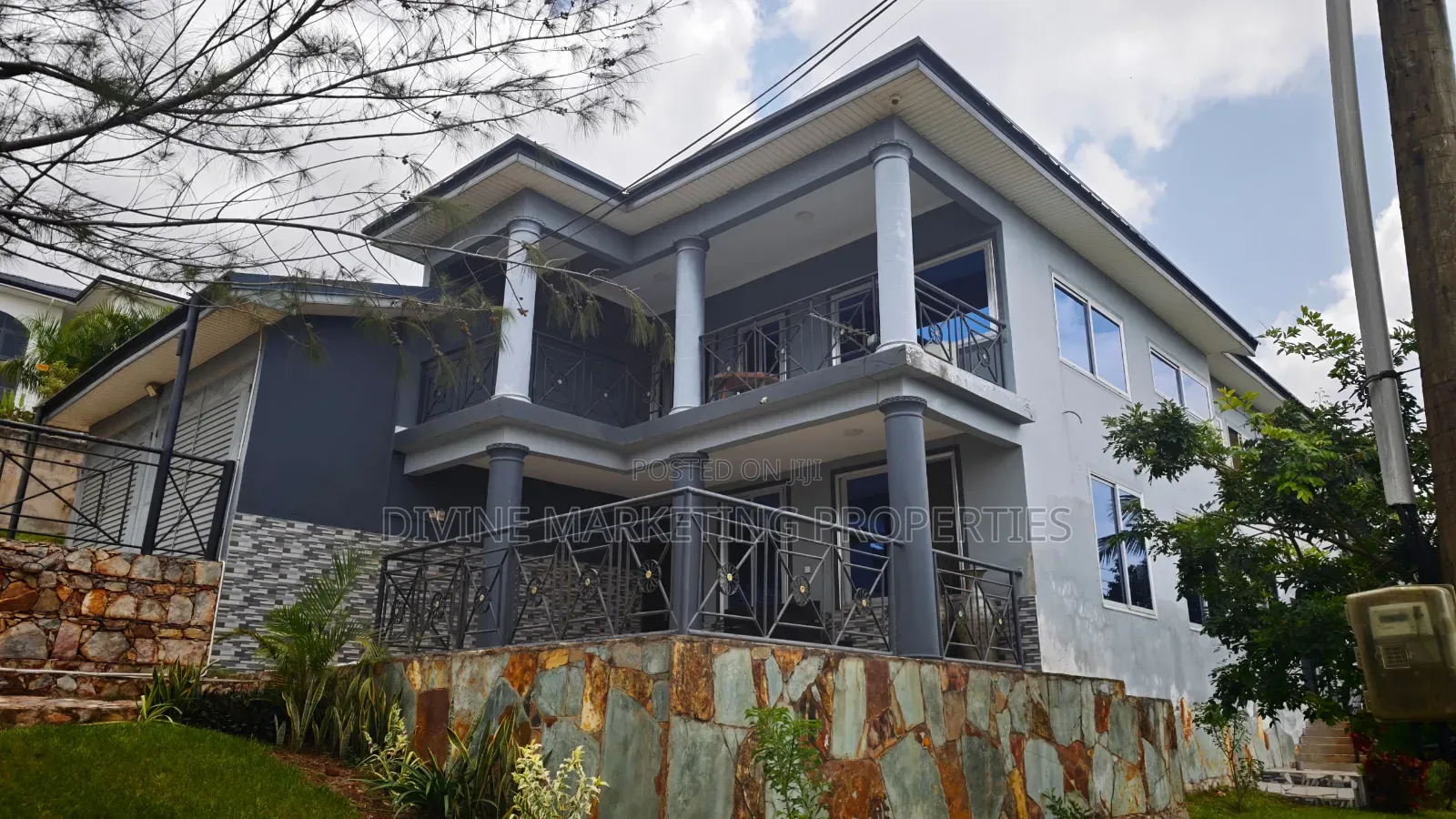 5bdrm House in Rita Marley Area, Aburi for sale