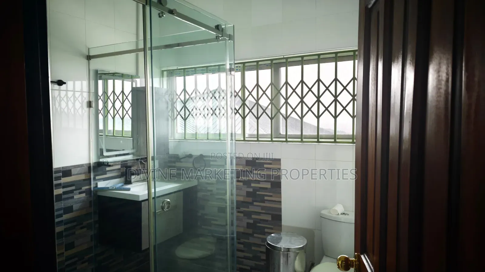 5bdrm House in Rita Marley Area, Aburi for sale