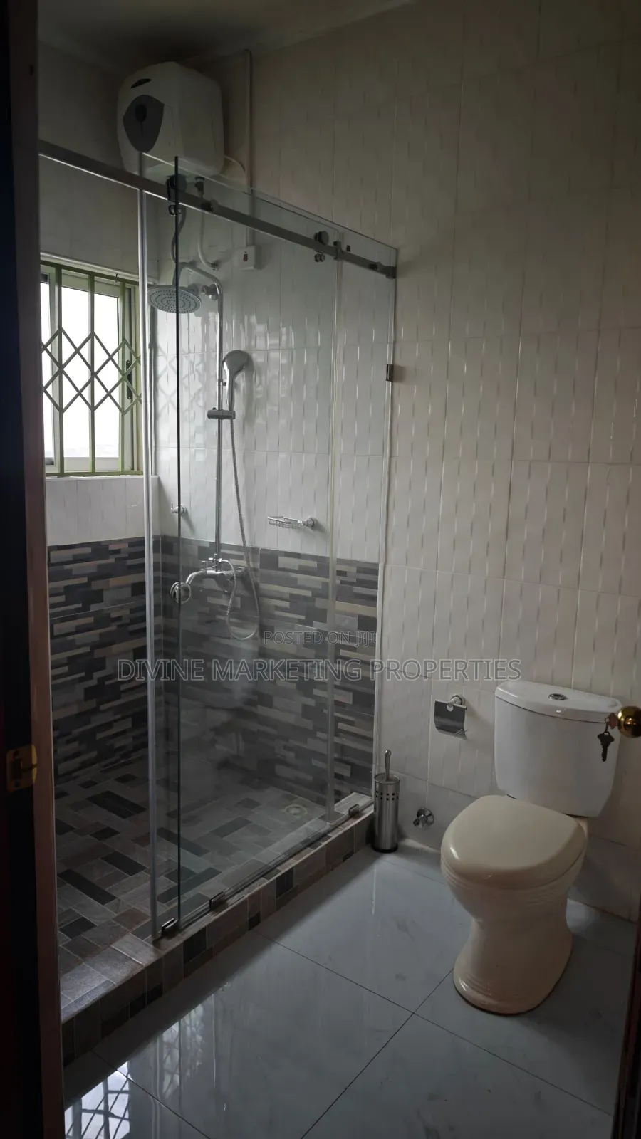 5bdrm House in Rita Marley Area, Aburi for sale