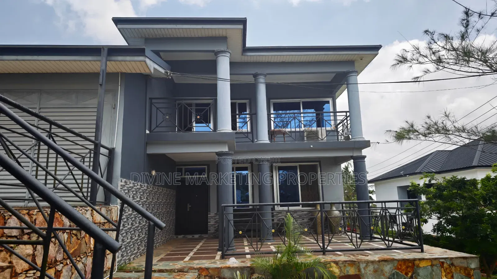 5bdrm House in Rita Marley Area, Aburi for sale