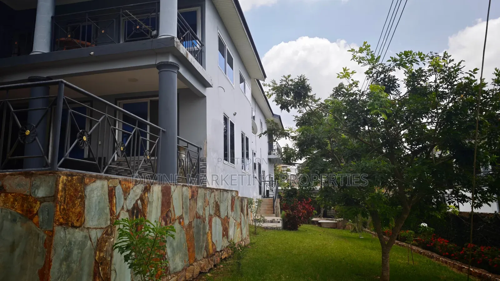 5bdrm House in Rita Marley Area, Aburi for sale