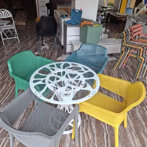 Dinning Set With 4 Plastic Chairs