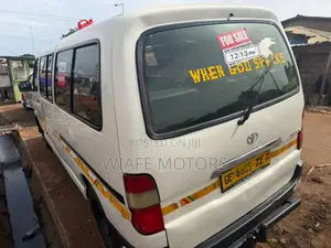 Toyota HiAce 2010 White