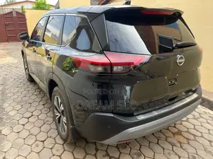 Nissan Rogue SV 2022 Black
