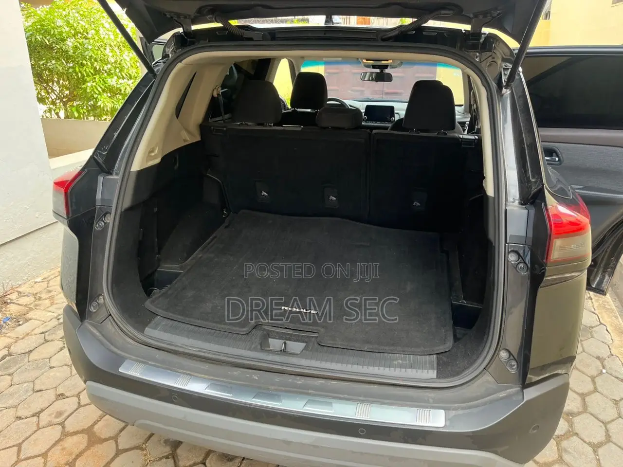 Nissan Rogue SV 2022 Black
