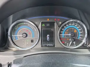 Toyota Corolla XLE (1.8L 4cyl 2A) 2018 Silver