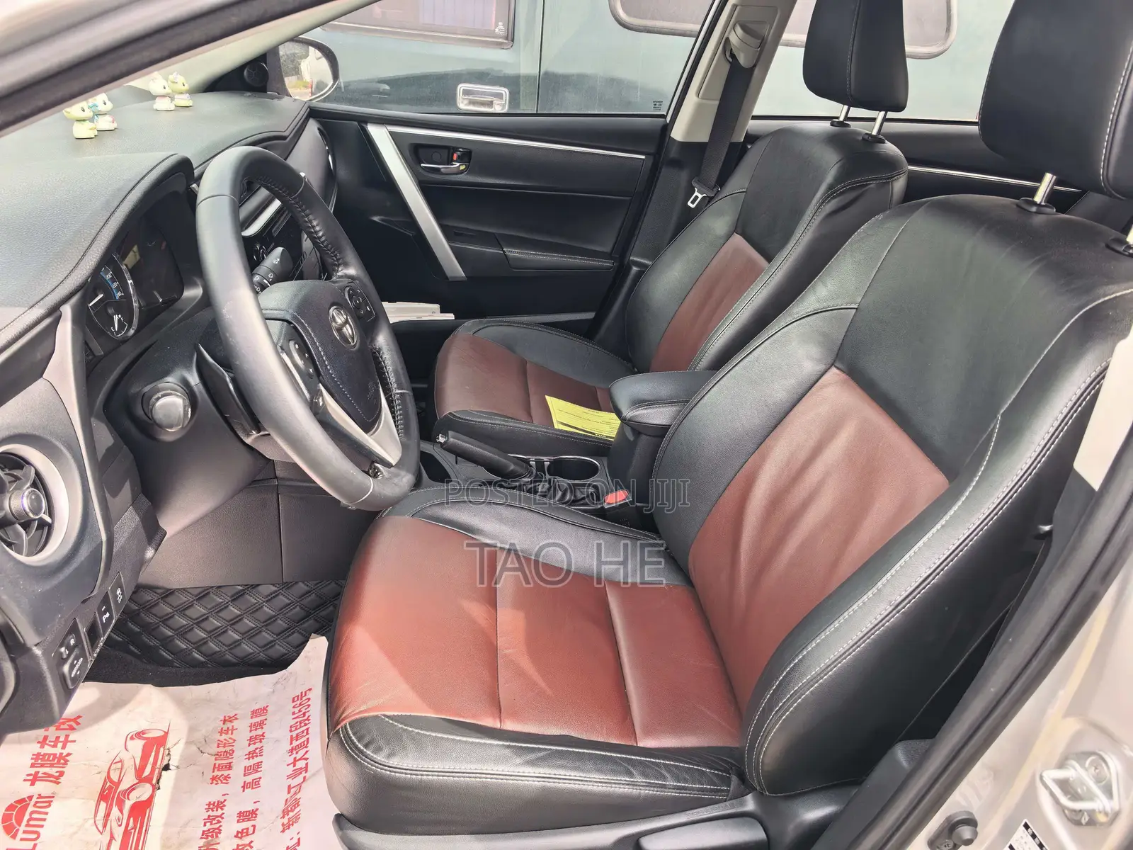 Toyota Corolla XLE (1.8L 4cyl 2A) 2018 Silver