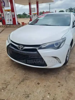Toyota Camry LE 4dr Sedan (2.5L 4cyl 6A) 2017 White