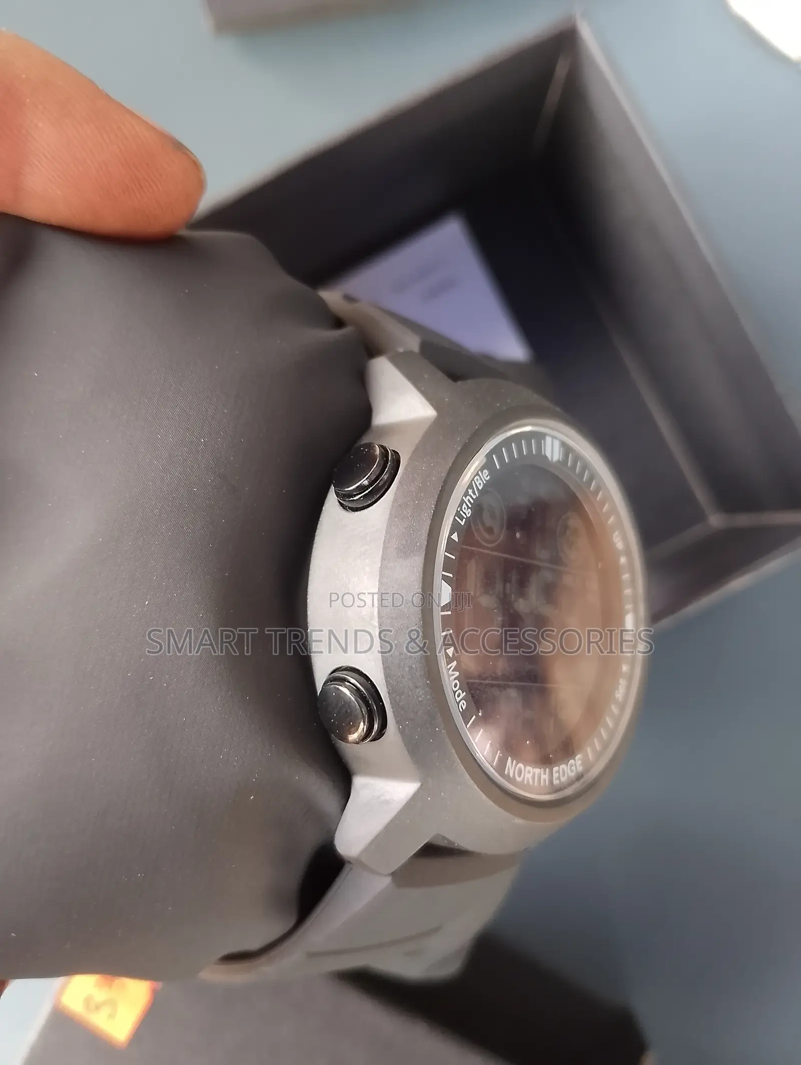 North Edge Laker Digital Sports Smartwatch(Bluetooth Pairing)