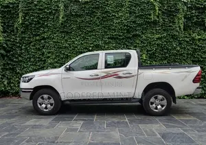 Toyota Hilux 2025 White