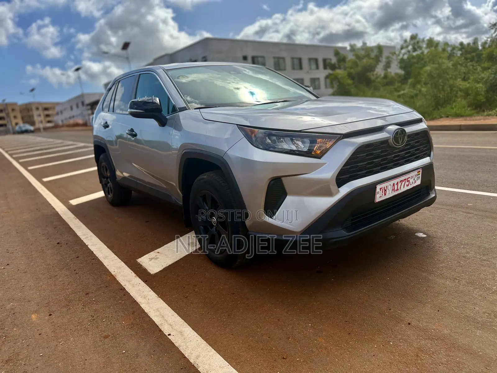 Toyota RAV4 LE AWD 2024 Silver