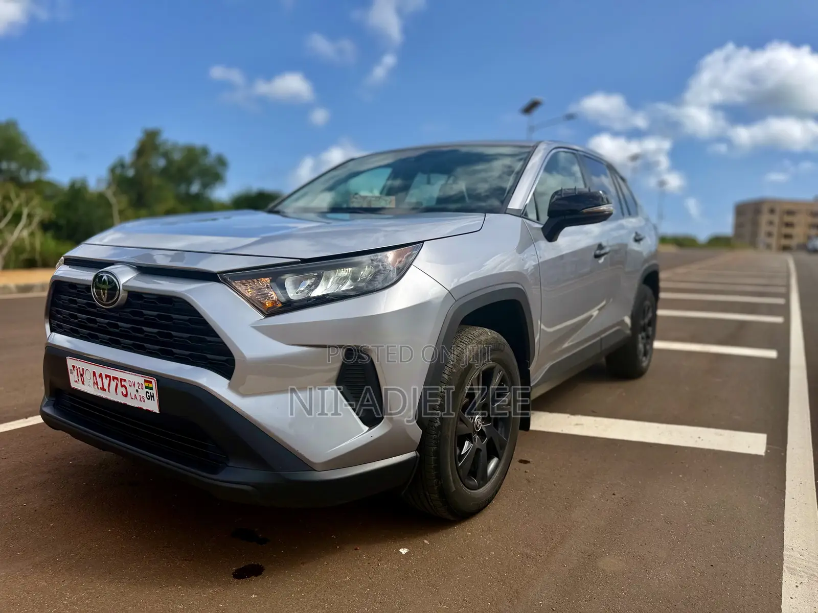 Toyota RAV4 LE AWD 2024 Silver