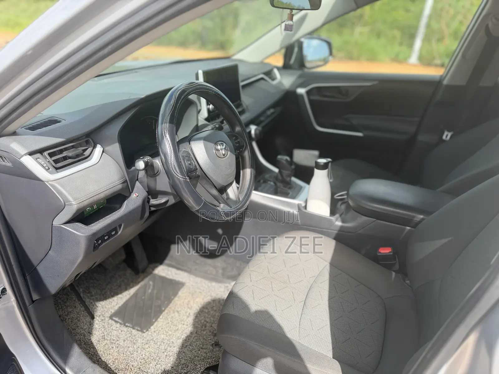 Toyota RAV4 LE AWD 2024 Silver
